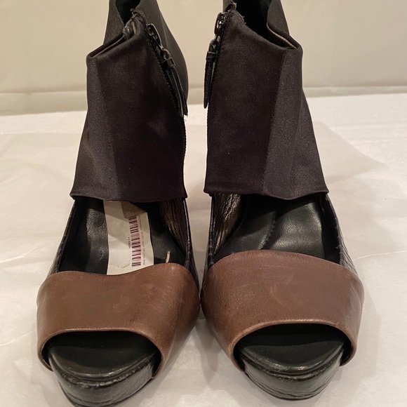 BCBG 3 toned heels New! 🥰 - Picture 4 of 9